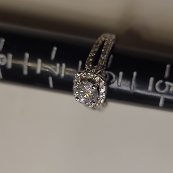 Woman's Engagement Dimond 14k gold ring - Picture 6 of 8